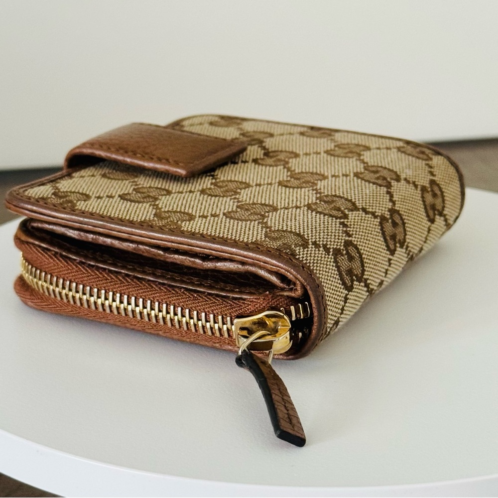 Gucci GG Canvas Compact Wallet - Picture 8 of 12